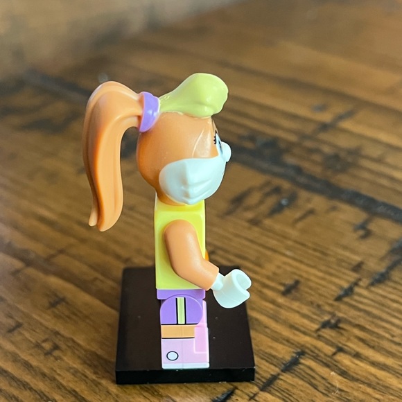 LEGO Collectible Minifigure Lola Bunny Looney Tunes!! - Picture 4 of 6